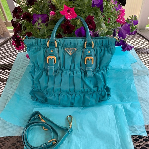 Prada Handbags - AUTH PRADA 🔥HOST PICK🔥
